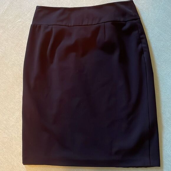 Apt. 9 size 6 fully lined black skirt side zipper wide waistband, cross over EUC - Picture 11 of 12